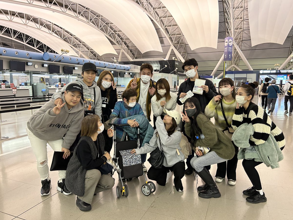 d_yuncoro's tweet photo. もちろんみんな恋しい。
七時間半でみんなに会えるなら会いたい
こんなに人生で孤独な時間過ごしたことないやけどやりたいこと。やらんと文句ゆうよりやってから文句言ってる方がマシかなって。やけどしょうみきっつい
海外行く前の輝いてた私を思い出して諦めたらあかん諦めたらあかんっていう日々 https://t.co/fkB3UuJBLP