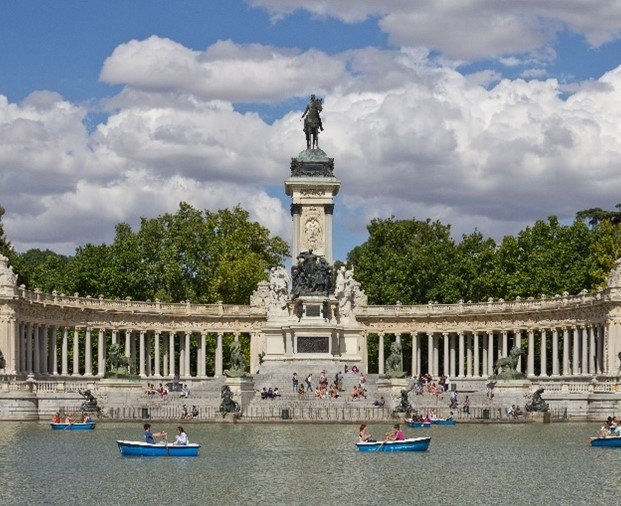 EasmSchool's tweet photo. 🇪🇸🏙EASM Summer School would like to welcome you this may to Madrid! 🏙🇪🇸

🏟 You will enjoy making friends in one of Europe’s most inclusive cities, learn about Spanish culture and language, try typical Spanish cuisine, and visit the city’s most iconic touristic landmarks! https://t.co/YzKi5cmg5I