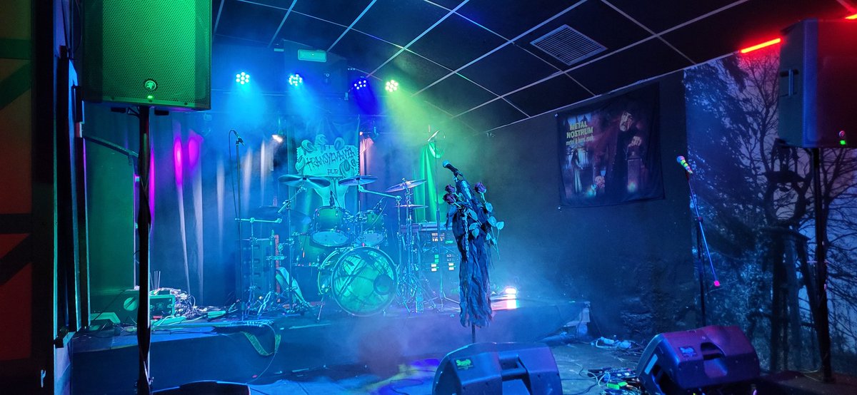 DavidGTato's tweet photo. Antes habían abierto @DoomNight_Band 
#DoomNight https://t.co/iNzz0SdMxL