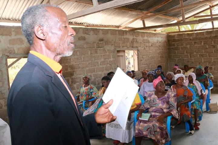 CABTAL1's tweet photo. 💡The #pleasure of #learning to #read📖, #write and speak the #Nulibie #language fluentl, is being built in #Kananga in the Mbam and Inoubou, 8Km from #Balamba. The #literacy class🧑🏫 in the #community has about 5️⃣0️⃣ participants of all ages and all denominations of the locality. https://t.co/7S4s9Qh2bq