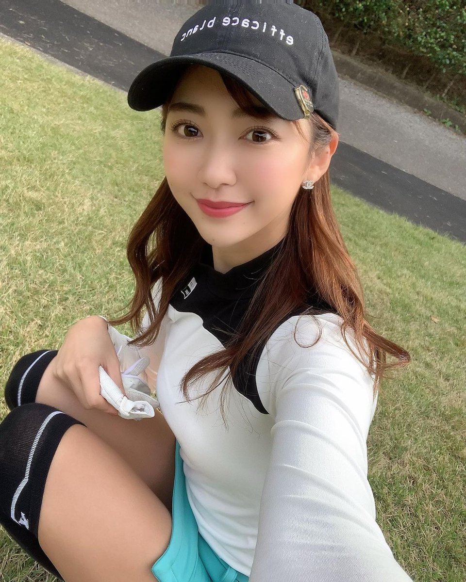 1797_candy's tweet photo. 早く暖かくなるように祈りましょう！😌 
久しぶりにゴルフに行きました！🏌️‍♀️⛳️
これは私の大好きなゴルフスーツです！🏌️‍♀️⛳️

 #ゴルフ好き #ゴルフ #ゴルフ女子 #コーディネート #ゴルフスイング #ゴルフ初心者 #ウェア #ゴルフ好きと繋がりたい #golf #golfwear #golfgirl #golfswing https://t.co/j5iag1SCtw