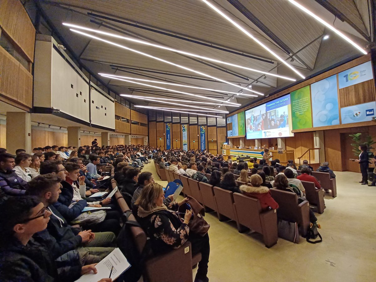 I successi della scienza sono di tutti e per tutti: oggi gli studenti delle scuole incontrano i ricercatori del #CNR per confrontarsi sul futuro. #Robotica #IntelligenzaArtificiale #sostenibilita #SharingTheFuture <a href="/fmdigitale/">Fond. Mondo Digitale</a> <a href="/CNRsocial_/">CNR Consiglio Nazionale delle Ricerche</a>