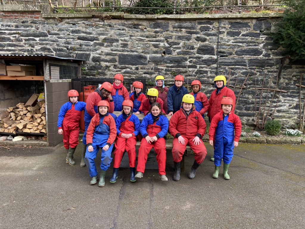ChristChurch_CE's tweet photo. #teammash off to the gorge!! https://t.co/P9RuGj3m2n