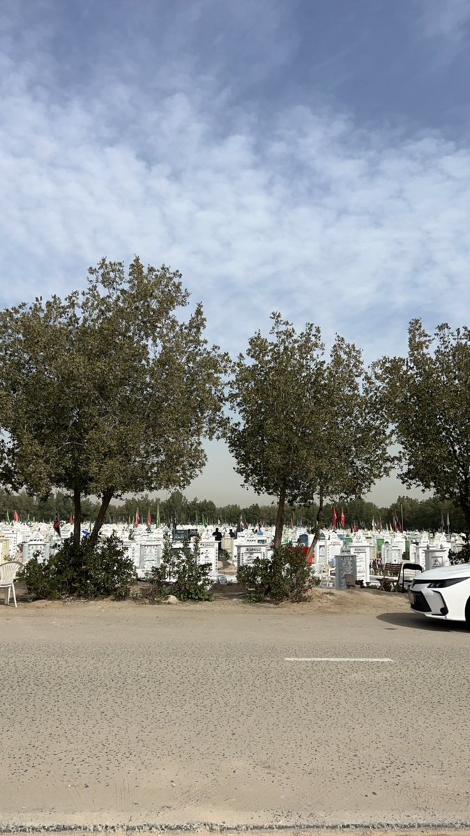 اللهم أرحم موتانا العالقين بقلوبنا رحمةً تُؤنس بها وحشتهم وترفع بها درجاتهم يارب .