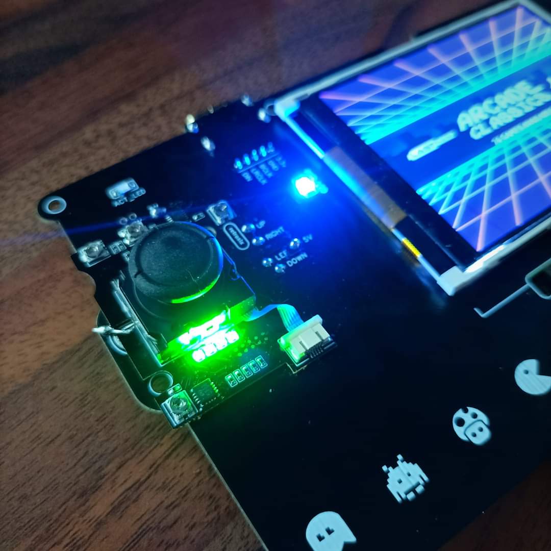 ZarcadeUK's tweet photo. Zega Mame Gear with HDMI out and Six Retrostick

#zegamamegear #gamegear #retropie #raspberrypizero2 
#gamegearmod #retrohandheld #retromodding #sega https://t.co/lQNMkbOWTd