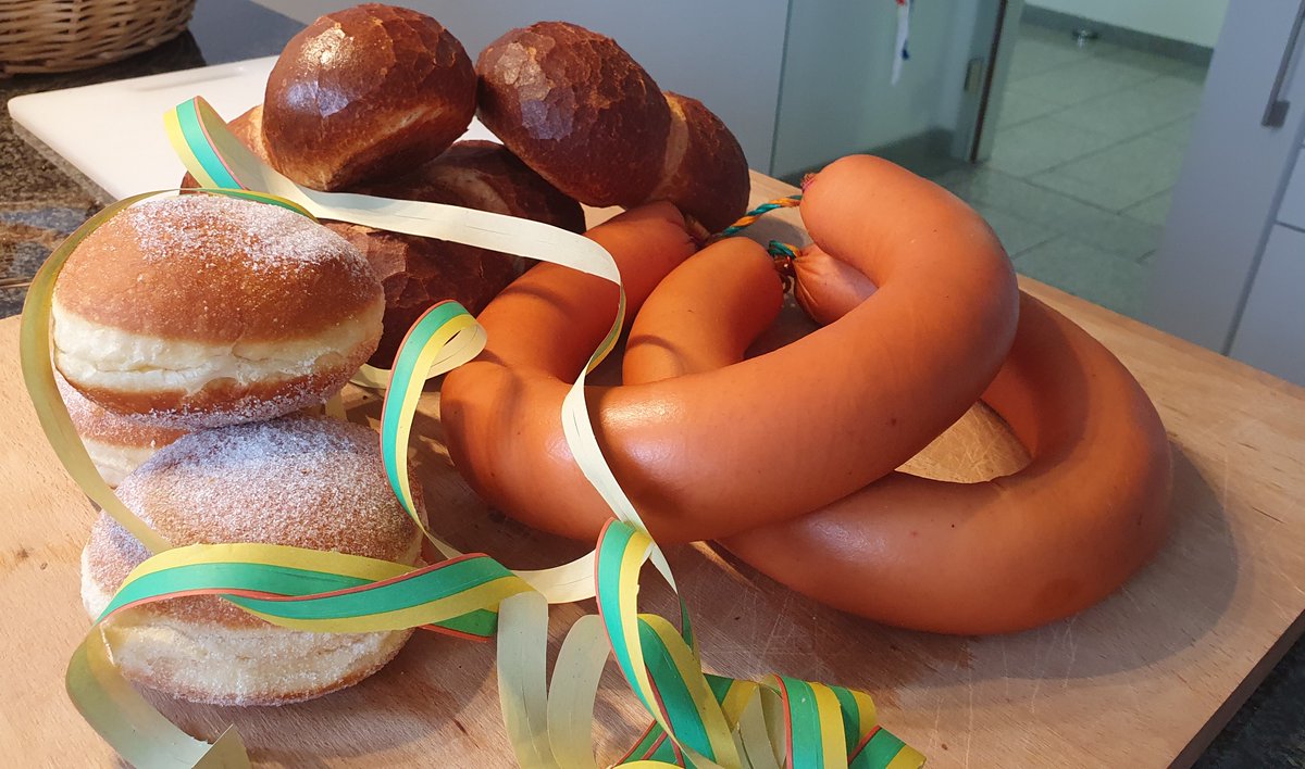 LaekRlp's tweet image. Ein dreifach, kräftig donnerndes #Helau!!! Genießen Sie die närrischen Tage, passen Sie gut auf sich auf und freuen Sie sich auf jede Menge Fastnachtsspaß und Humor: Schließlich ist Lachen die beste Medizin.
#weck #worscht #kreppel #fassenachtinmeenz