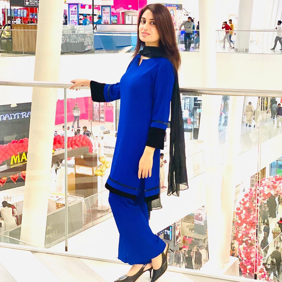 lifelinefarah's tweet photo. In the #throwback pic of #onthisday from #16feb2020 #memories 👉 @Farah_Yousaf_fc follow ♥ 👈 https://t.co/74S7eFlvwq