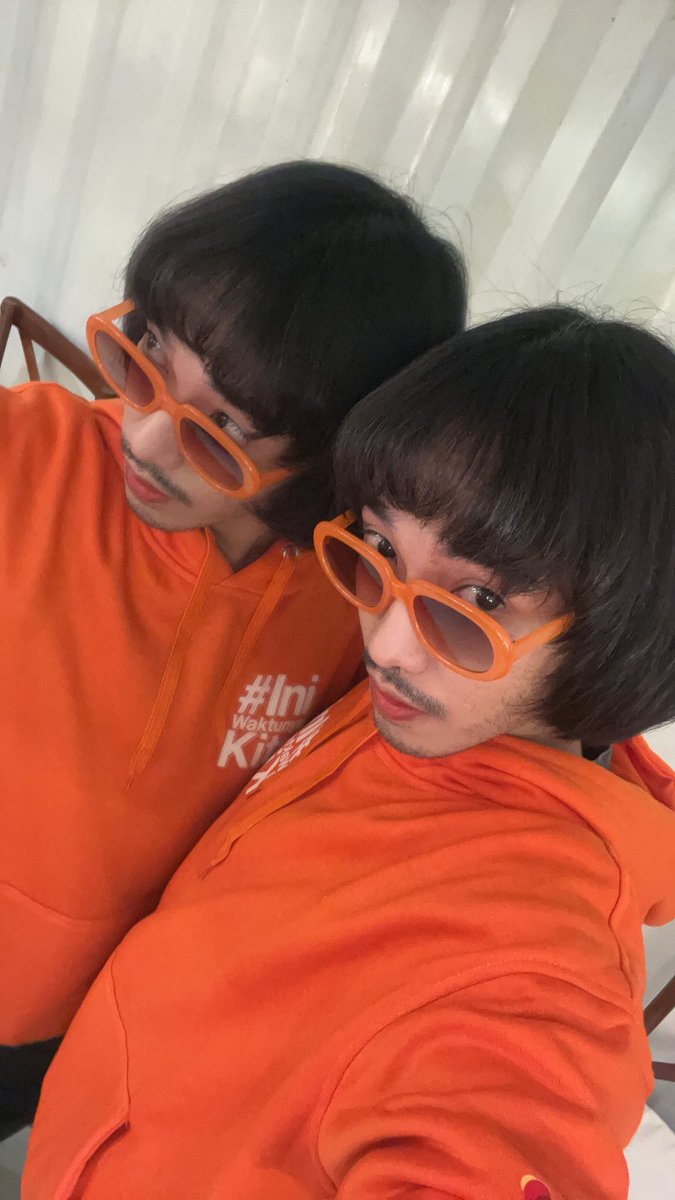 dahyiunt's tweet photo. in chewsday we wear ORENs 🧡🧡🥴😋🔥 taking pic bersama me myself and I BCS i love me 🫂 . . baidéway ëniway basweiyy . .  🤙 elo smua JaKmania bukan‼️⁉️⁉️ https://t.co/VRpGRT0eVj
