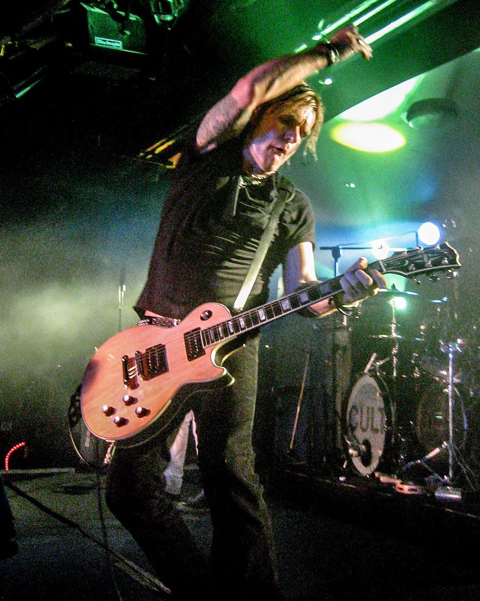 TheBillyDuffy's tweet photo. #TBT Me & one of my Woody Les Paul’s live at London’s CC Club in 2007.
📸 Steve Wood
#BillyDuffy #BillyDuffyOfficial #TheCult #TheCult #Gibson #Woody #LesPaulCustom #LesPaul #WoodFronted #MickRonson #Ronno #SpidersFromMars
#CCClub #London https://t.co/Pe4WGSg6cj