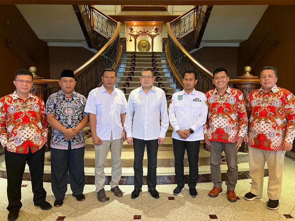 Hary_Tanoe's tweet photo. Semoga kerja sama yang baik ini terus dipertahankan dan bahkan ditingkatkan. #HT

#HaryTanoesoedibjo #APDESI #ABPEDNAS #PPDI #Desa #Indonesia https://t.co/Z8ctl6xvh7