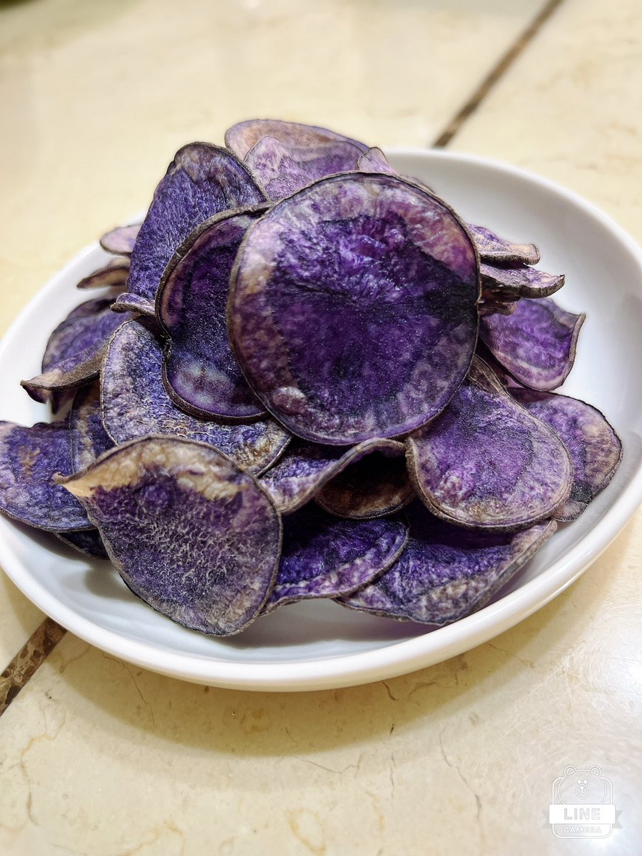 h_c0911's tweet photo. シャドークィーンをゲットしたので
ヘルシーに揚げないポテチを作ってみた
気づいたら全部食べられてたw
#shadowqueen
#potatochips
#nonfried
#homemade
#手作りポテチ
#ヘルシーかな
#シャドークィーン
#何作ろうかな https://t.co/rE3iSS3sSC