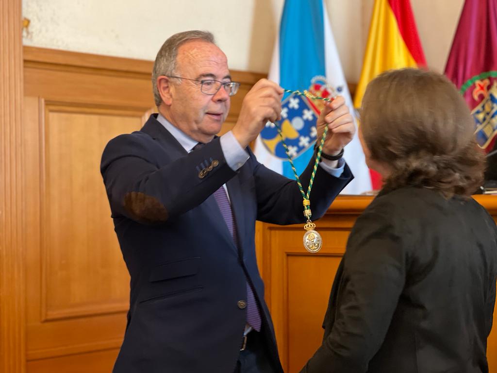 psdegsantiago's tweet photo. 🏛️#PlenoSantiago
🏅Begoña Rodríguez, toma posesión como nova concelleira. 
✔️Aprobada a “Modificación puntural do Título III do PXOM. Regulación de usos",  a máis ambiciosa e importante desde 2008, que  permitirá regular as #VUT
+ información
🔗https://t.co/fucurwsKaO https://t.co/UvASBj1lQD