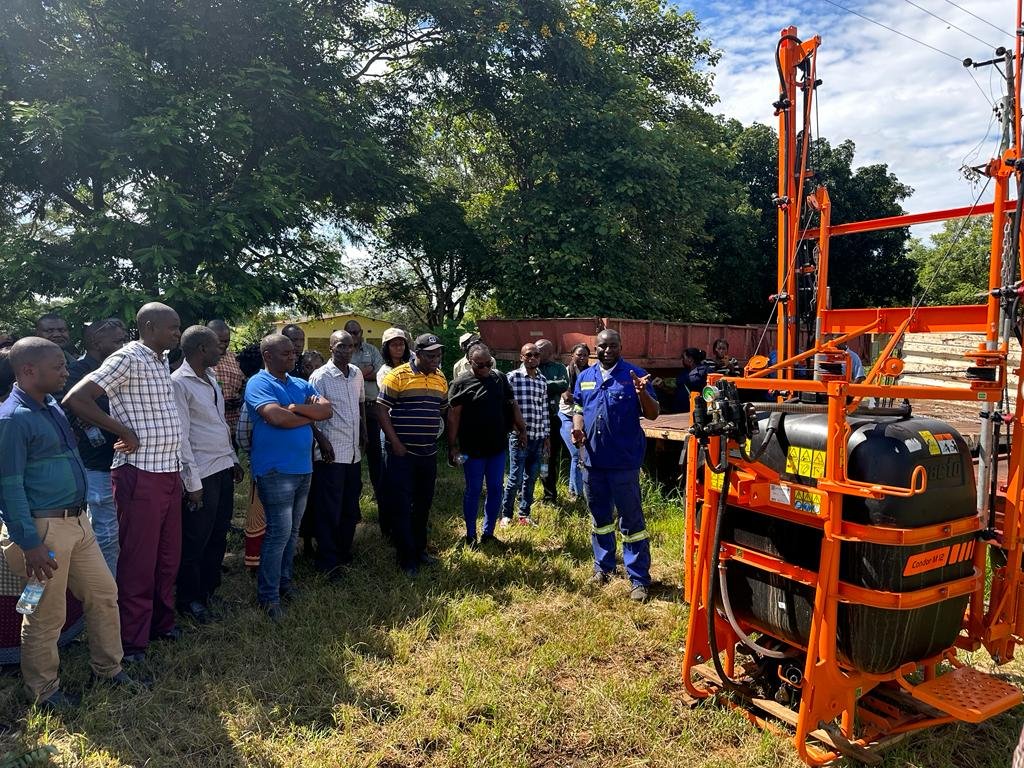 SaroAgro's tweet photo. Mechanization training at Kasisi, we are training mechanization service providers for mechanization centres to be created by FAO , theory and practical. #EUDZambia #TeamEurope #enterprisezambia #QualityServices https://t.co/QLBm7HKNtY