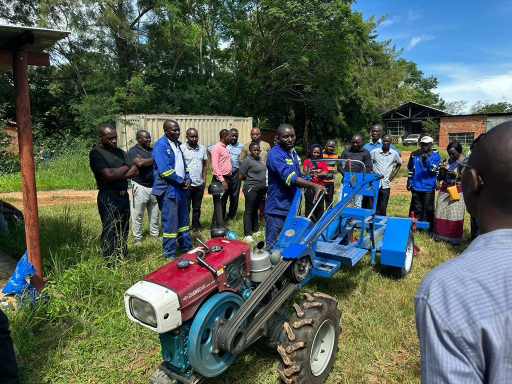 SaroAgro's tweet photo. Mechanization training at Kasisi, we are training mechanization service providers for mechanization centres to be created by FAO , theory and practical. #EUDZambia #TeamEurope #enterprisezambia #QualityServices https://t.co/QLBm7HKNtY