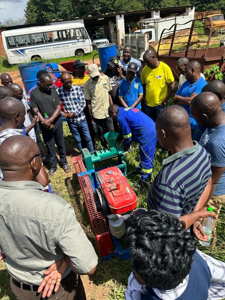 SaroAgro's tweet photo. Mechanization training at Kasisi, we are training mechanization service providers for mechanization centres to be created by FAO , theory and practical. #EUDZambia #TeamEurope #enterprisezambia #QualityServices https://t.co/QLBm7HKNtY