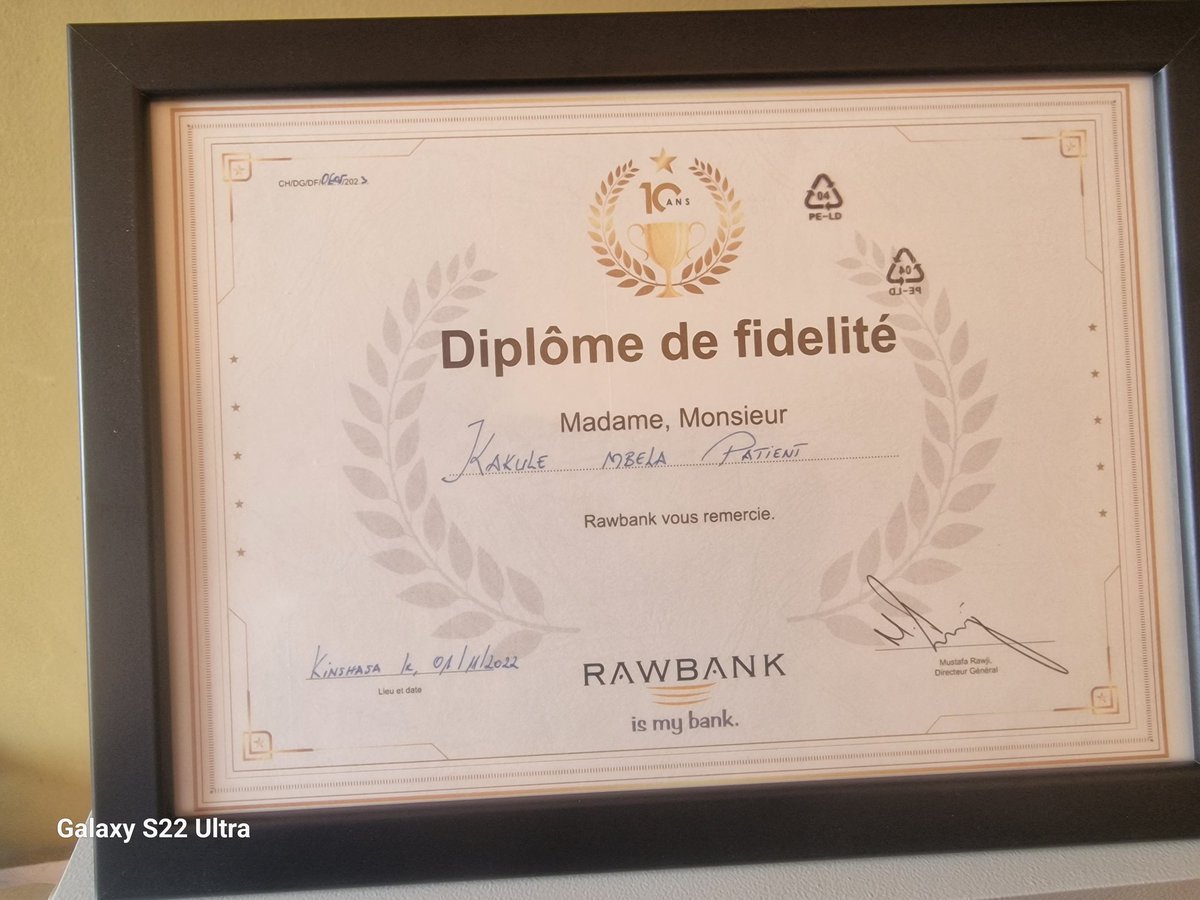 MBELAPAT's tweet photo. Je dis merci au bon Dieu de m'avoir permis de totaliser 10 ans chez @Rawbank_sa la route n'a pas été facile mais nous sommes quand-même arrivé.  A lui seul nous confions le reste de nos jours dans cette entreprise.  Merci . https://t.co/r9bgip4AVu