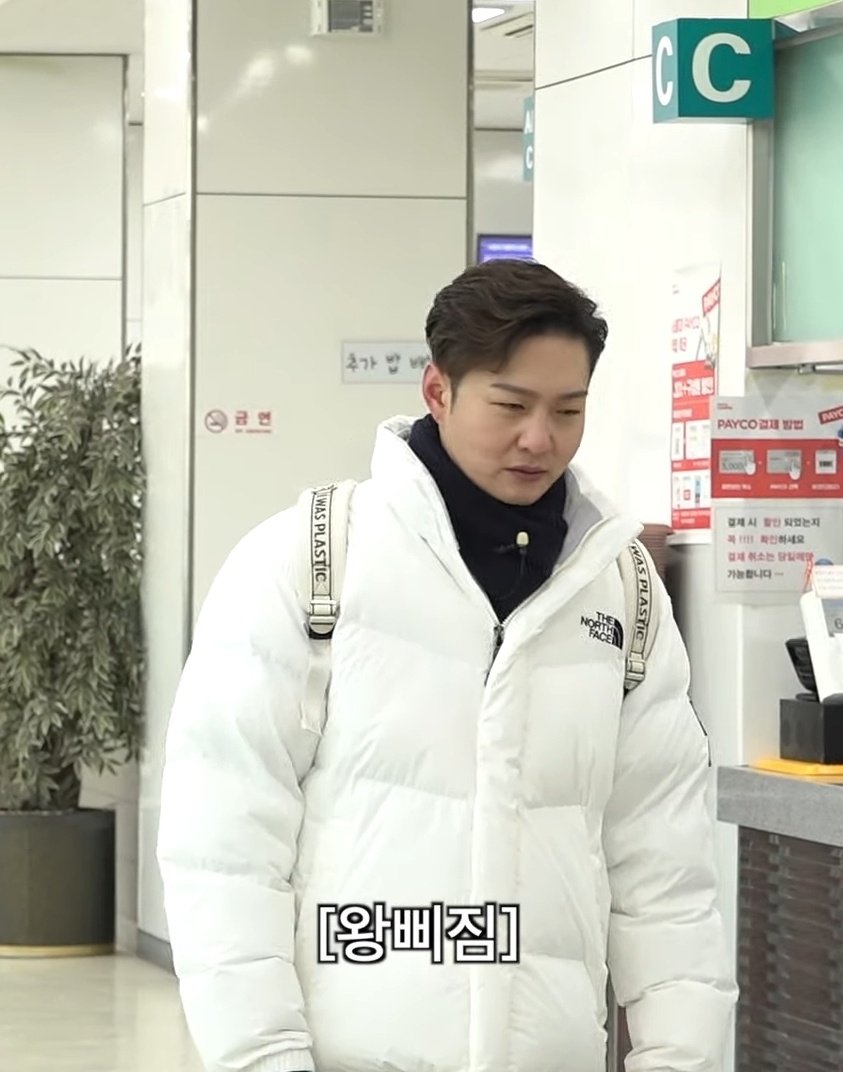 ChangsubSubs's tweet photo. this episode was a trying time for changsub

exhibit a: the cafeteria ladies know key's name but not his
exhibit b: a student ends an acrostic poem with "superstar idol btob yook sungjae" https://t.co/pNOiPSfy0E