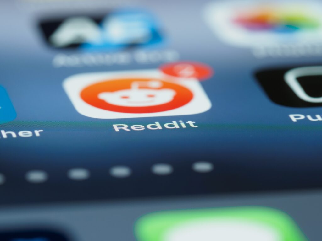 Kymatioglobal's tweet photo. Cada día son más las empresas que son víctimas de los #ciberdelincuentes y los empleados no son capaces de identificarlos. Rafael Tuñón Sánchez, Senior Risk &amp; Awareness Advisor de Kymatio, nos habla sobre lo sucedido con la plataforma social #Reddit. 
👉https://t.co/Jw6jWsvRGd https://t.co/gmGnoiCg0x