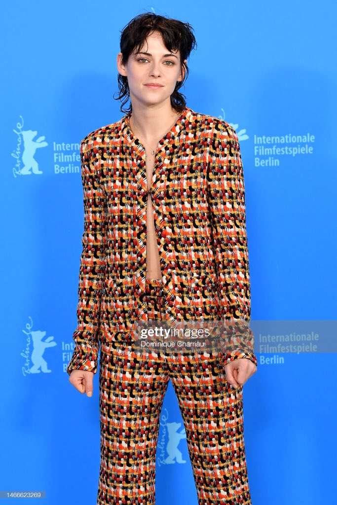 Bon_bon001's tweet photo. President of the International Jury Kristen Stewart poses at the International Jury photocall https://t.co/JRxkrVbf7f