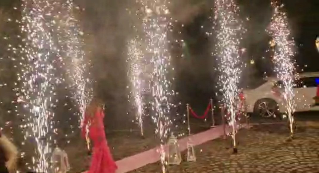 limoroma's tweet photo. Che feste con
Bcool Luxury Limousine!!!!
#18anniroma
#limousineroma
#amazingparty https://t.co/JnxGpVp6SM