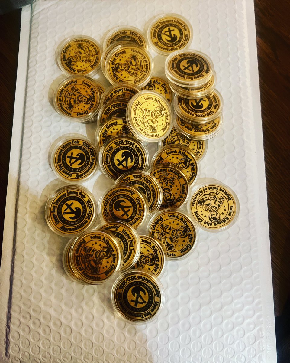 acecustomcopper's tweet photo. 32 Custom Coins finished and ready to be presented at @stmarysjcschool #laser #laserengraving #Science #sciencefair https://t.co/R3WkZlCEpC
