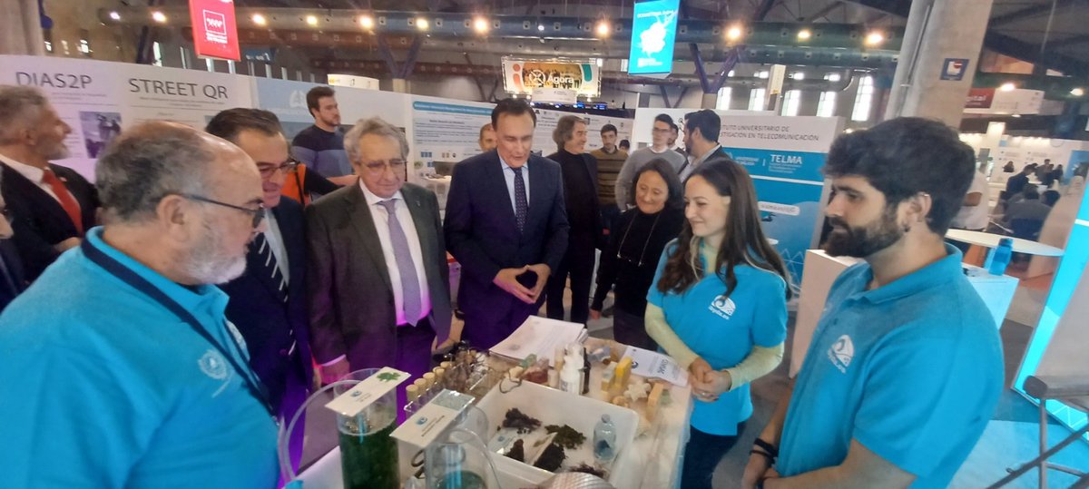 IBYDAazul's tweet photo. En la jornada de la tarde de #Transfiere, el rector de la UMA visitó el stand del #IBYDA. Además, Julia Béjar, participó en la sesión sobre ‘Crecimiento Verde y Azul a través de la Transferencia Tecnológica, la Digitalización y los Objetivos de Desarrollo Sostenible (ODS) 2030’. https://t.co/buSBDoErke