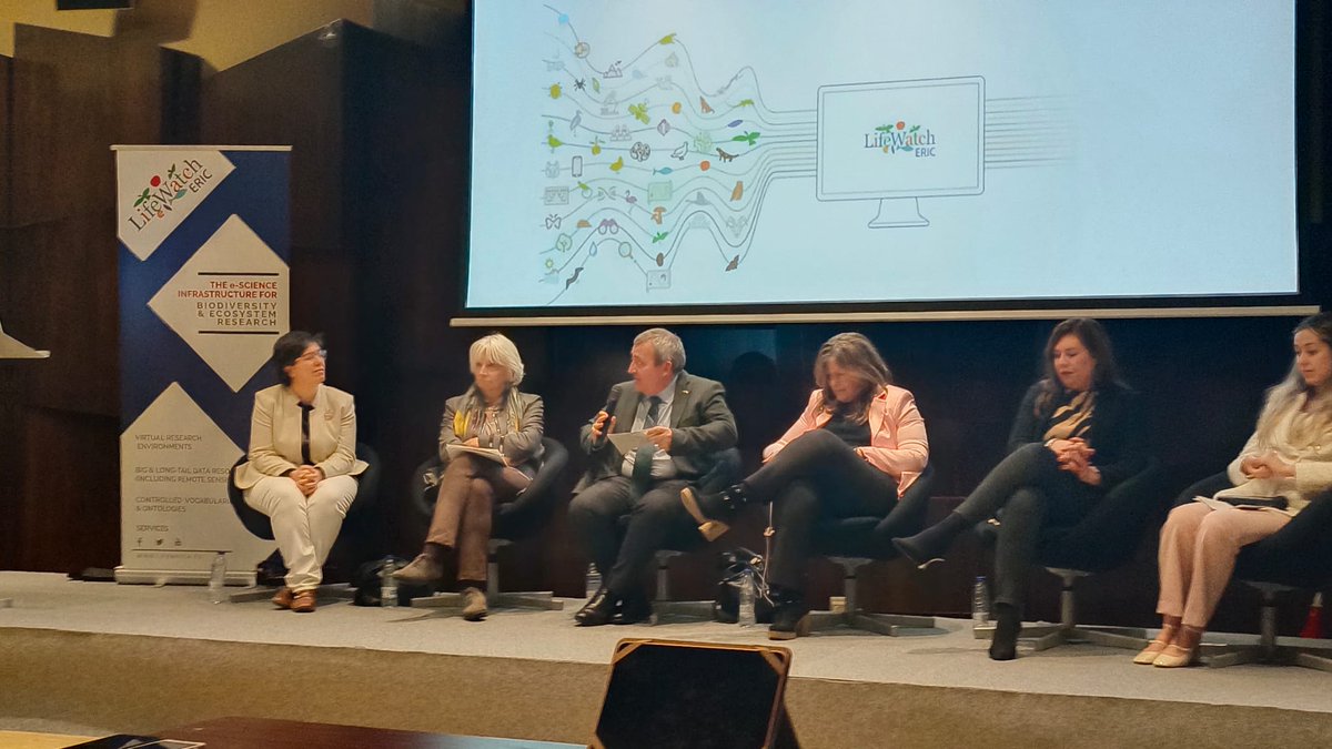 IBYDAazul's tweet photo. En la jornada de la tarde de #Transfiere, el rector de la UMA visitó el stand del #IBYDA. Además, Julia Béjar, participó en la sesión sobre ‘Crecimiento Verde y Azul a través de la Transferencia Tecnológica, la Digitalización y los Objetivos de Desarrollo Sostenible (ODS) 2030’. https://t.co/buSBDoErke