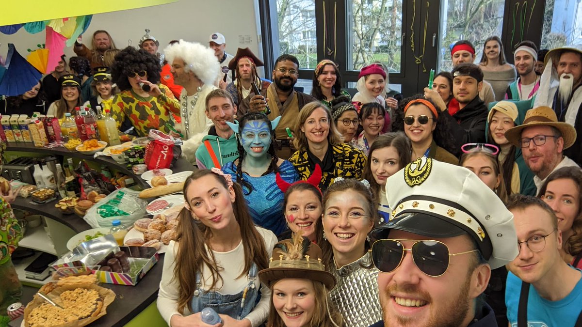 Today the institute is taking a brief science pause to celebrate Karneval 🎉
🥳 The III says Alaaf 🥳