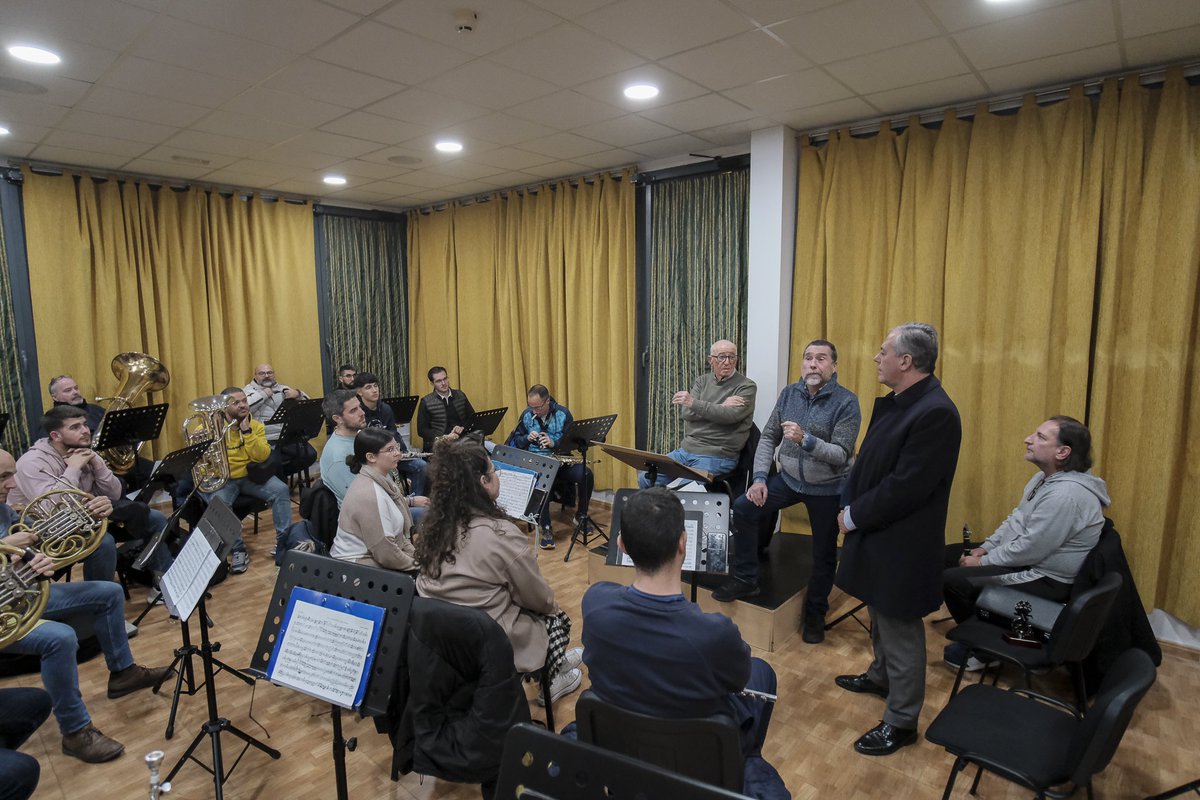 jlsanzalcalde's tweet photo. Pepín Tristán estará en el nomenclator de Sevilla, esa ciudad que amo en vida y que tanto quiere su banda del @MaestroTejera. Una calle para este emblema de la @maestranzapages, de la Semana Santa y de la música de Sevilla.

Mi enhorabuena a toda la banda, a la que tanto aprecio. https://t.co/ewSwpaKdvl