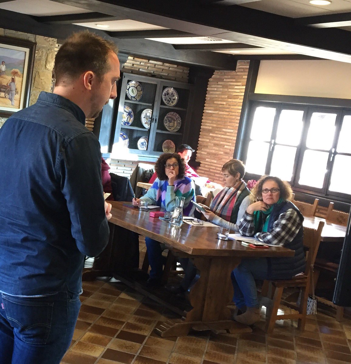 artevinoFW's tweet photo. Comienza en #bodegasizadi la formación sobre Instagram de @IkerAudicana organizado por @RiojaAlavesa dentro del programa #enoconocimiento Gracias por elegirnos para este interesante curso. https://t.co/ku8LSdH3an