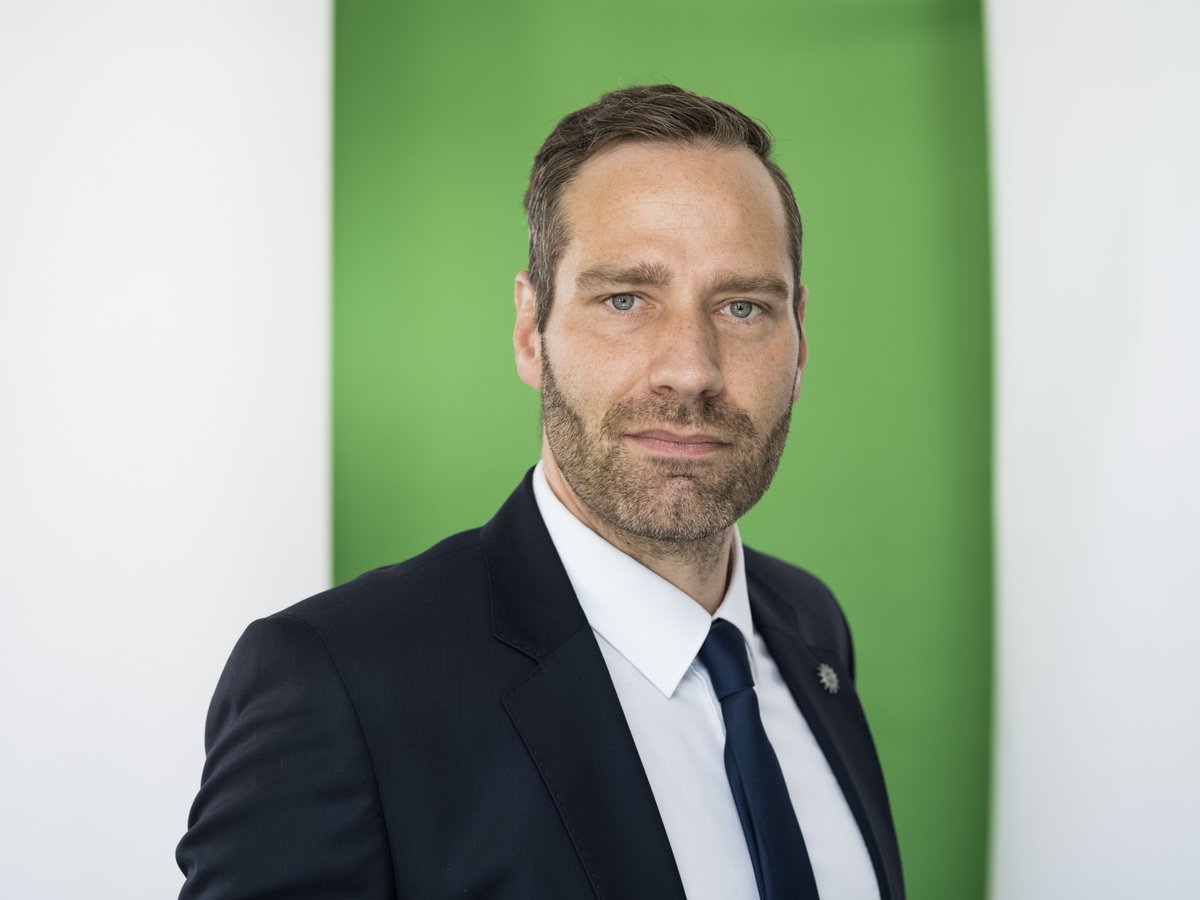 GdPPresse's tweet photo. #GdP @GdP_Chef #Polizeigesetze müssen #datenschutzkonform und harmonisierter sein. #Massendaten müssen effizient ausgewertet werden können. Das ist ein polizeiliches Muss - @BVerfG-Urteil zu #automatisierter #Datenauswertung wirkt auf #Länder und #Bund. https://t.co/Wxal7NzVcu https://t.co/dwAS5SXDoZ
