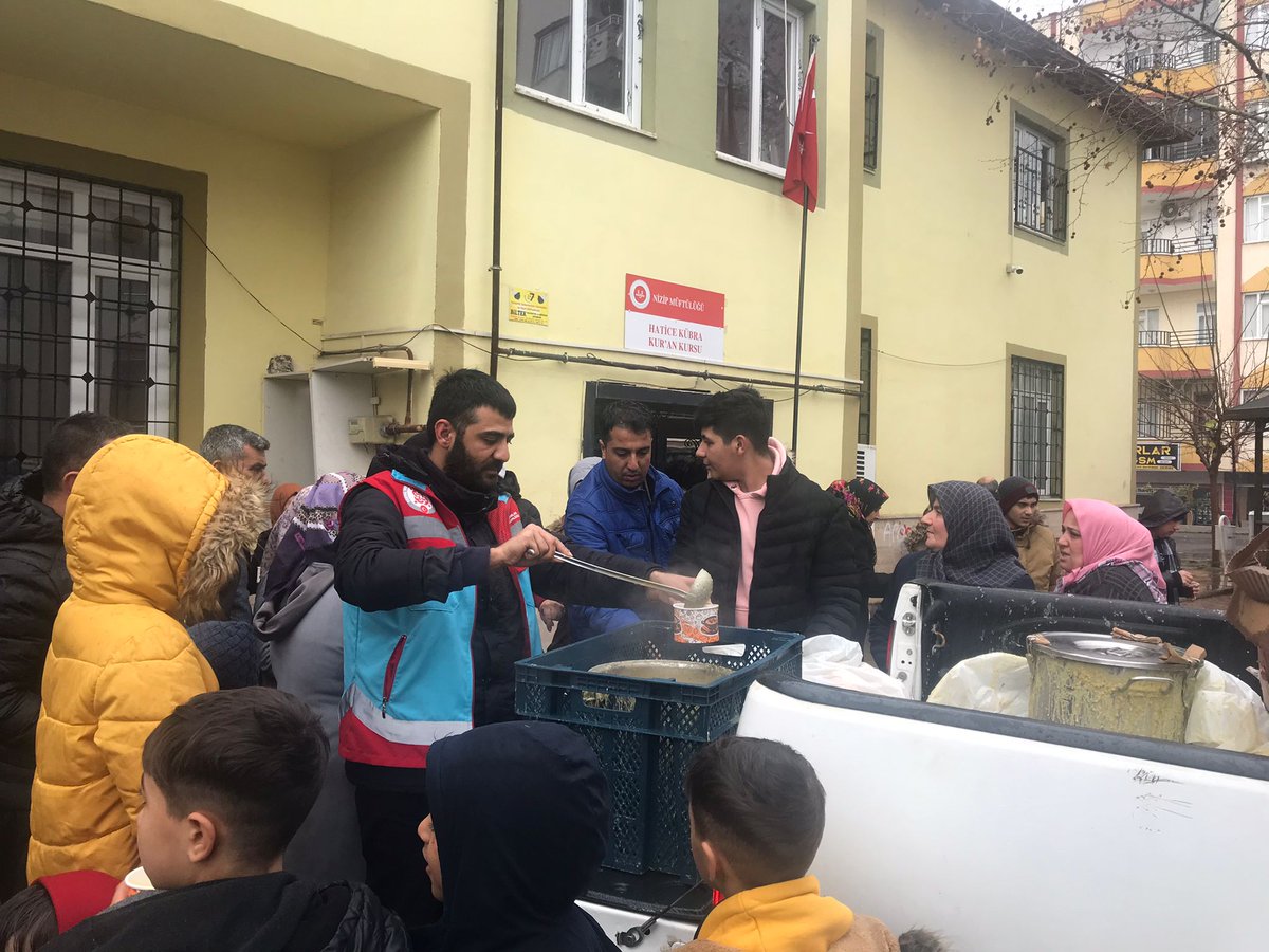 ASYA/SYDV
Doğduğu gün koşmaya başlayan,
Kalbine dünyayı sığdıran,
Afet, Acil Sosyal Yardım ekiplerimiz, vakıfçılarımız var olsun, 
Allah’ın duası sizlerle olsun…
<a href="/deryayanikashb/">Derya Yanık</a>
 <a href="/oguzalpcaglar/">Oğuz Alp Çağlar</a> 
<a href="/tcailesosyal/">T.C. Aile ve Sosyal Hizmetler Bakanlığı</a>
 <a href="/AliSahin501/">Ali ŞAHİN</a> 
<a href="/ashb_sygm/">Sosyal Yardımlar Genel Müdürlüğü</a>
 <a href="/gul_davut/">Davut GÜL</a> 
<a href="/asyaashb/">ASYA</a>