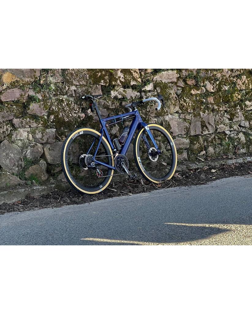 3asyG33's tweet photo. 16:9
•
•
•
•
#catznshit #crozatiercitygang #outsideisfree #dehorscestgratuit #lifebehindbars #goneriding #lavitesse #3Texploro #grx #xtr #ceramicspeed #quarq #supacaz #selleitaliaslr #enve #irideenve #dtswiss #reneherse #groad #fromwhereiride https://t.co/eAkW7mxOUr https://t.co/jAs52tLY5K