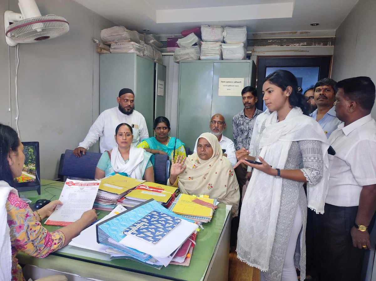 samya_korde's tweet image. Today had dialogue with Deputy Collector of #DharaviRedevelopmentProject (Sector 5) along with residents and discussed the issue of pending allocation houses in Cluster-J and way forward.
