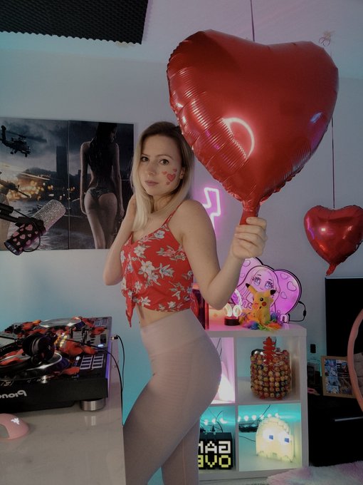 Ich hoffe ihr hattet alle einen sch&ouml;nen Valentinstag. Hab mal wieder vergessen das ich auch Twitter habe<a href="/tag/love"class="tags"><span>#love</span></a><a href="/tag/twitter"class="tags"><span>#twitter</span></a><a href="/tag/hotstuff"class="tags"><span>#hotstuff</span></a><a href="/tag/twitch"class="tags"><span>#twitch</span></a>