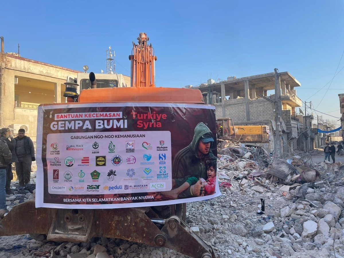 haluanmalaysia's tweet photo. Kini, pasukan peninjau Gabungan Prihatin Turkiye-Syria (GPTS) tiba di kawasan bencana gampa bumi di Syria. Insya-Allah penyerahan sumbangan juga akan dilakukan di sini.
Teruskan menyumbang!
#Pray4Turkiye
#Pray4Syria
#earthquake https://t.co/eDIpMgSkzN
