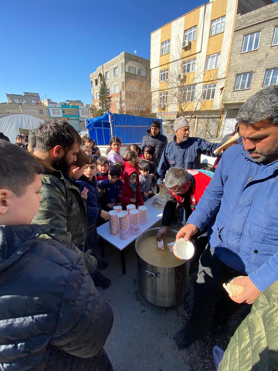 Nizip Sydv Deprem olduğu saatten itibaren tüm kadrosu ile sahada vatandaşın yanında.
#gaziantep #SYDV #ASYA 
<a href="/AliSahin501/">Ali ŞAHİN</a>
 <a href="/mehmetdem_25/">Mehmet Demircioğlu 🇹🇷</a>
 <a href="/deryayanikashb/">Derya Yanık</a>
 <a href="/gul_davut/">Davut GÜL</a>
 <a href="/ashb_sygm/">Sosyal Yardımlar Genel Müdürlüğü</a>
 <a href="/tcailesosyal/">T.C. Aile ve Sosyal Hizmetler Bakanlığı</a>
 <a href="/oguzalpcaglar/">Oğuz Alp Çağlar</a>