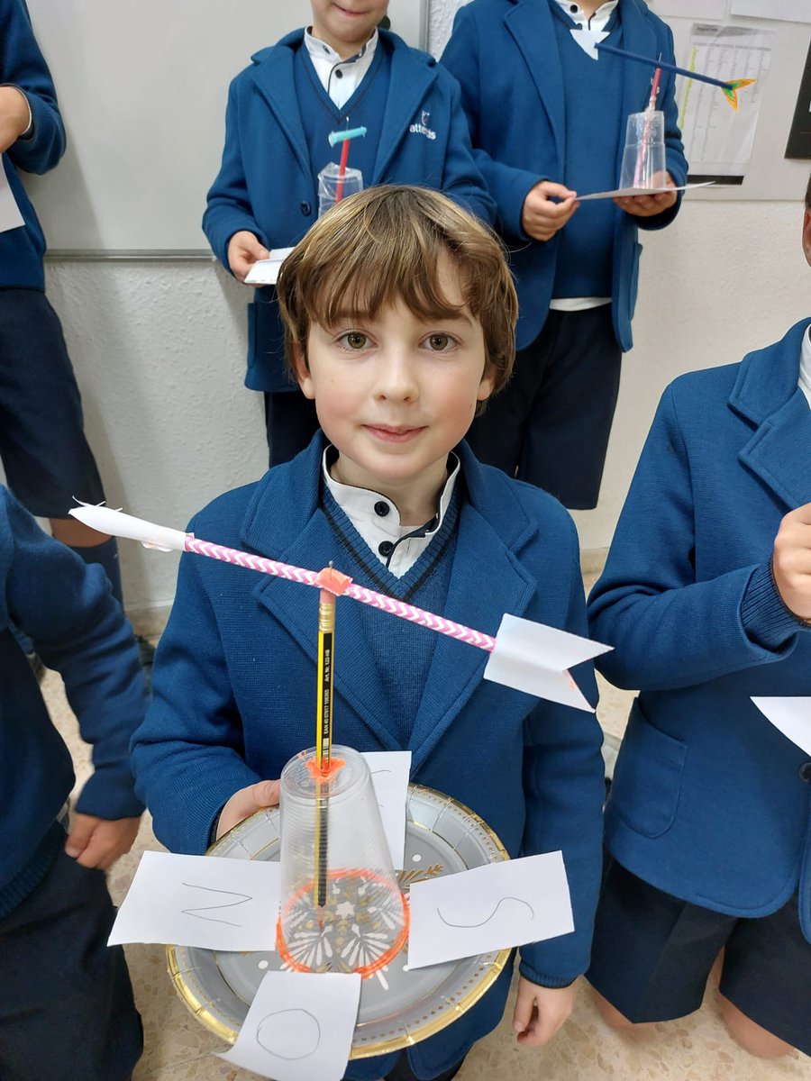 CTomillar's tweet photo. PEP 7 en la unidad 'How we express', inician la fase de actuación en Science. Experimentan, comprueban y sacan sus conclusiones para después construir veletas.#attendis #puertapalma_eltomillar #PEP7 #unidaddeindagación #comonosexpresamos #CentroSolicitanteIB #indagadores #Science https://t.co/LlCd2KpxK9