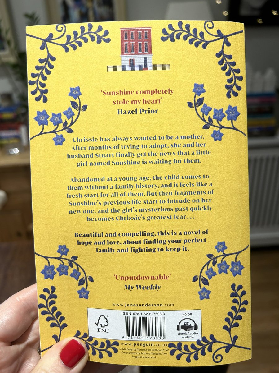 Out in paperback one month today, #WaitingForSunshine ☀️ 💛📚 by <a href="/SandersonJane/">Jane Sanderson</a> is a heart-stealing story of love and belonging and about finding your happy family. I’ve got five early copies to giveaway! RT &amp; follow and I will pick winners &amp; mail out on Monday 20 Feb! ☀️💛📚
