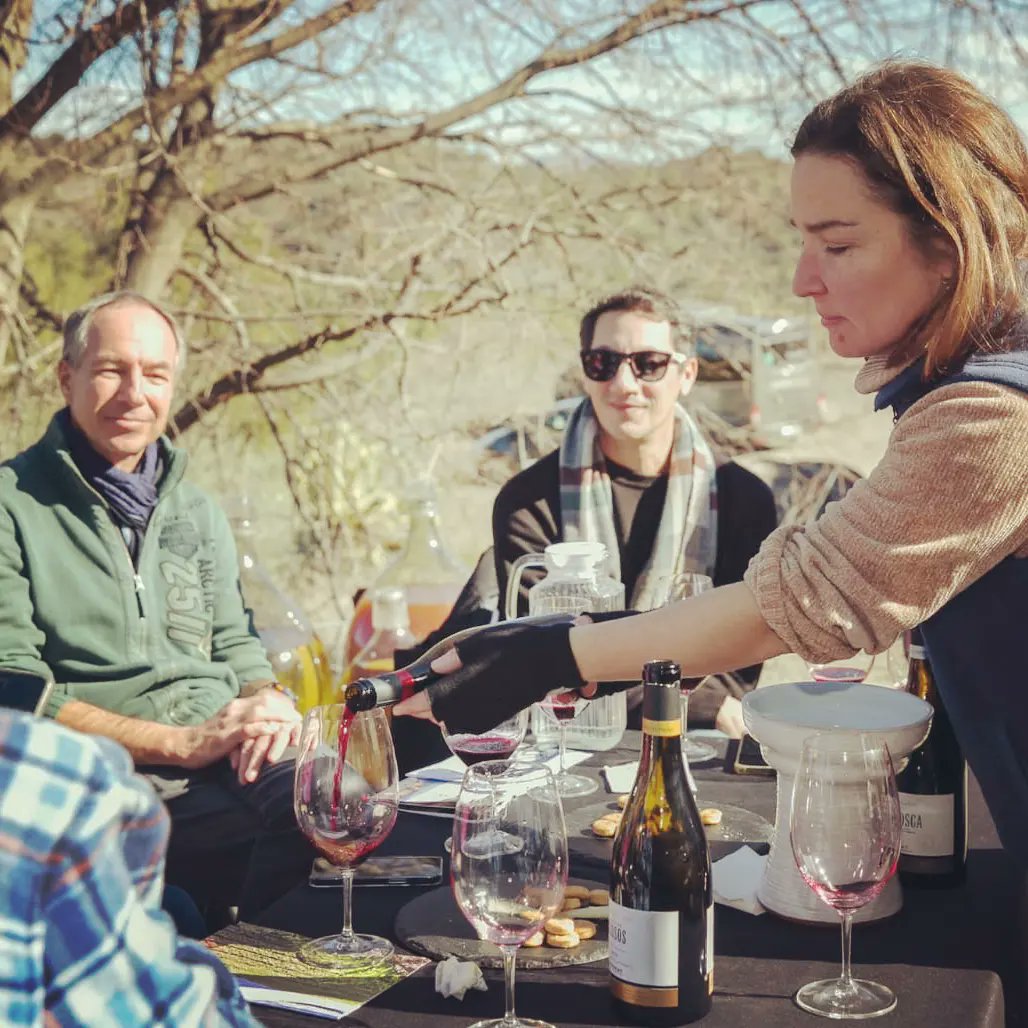 CostersPriorat's tweet photo. El turismo enológico no es sólo degustar vinos, significa historia, cultura, tradición, pasión, paisaje, gastronomía, hospitalidad,... La mejor excusa para disfrutar de un viaje completo y redondo.
Nosotros te acompañamos. 
https://t.co/jE3yUM4rxJ https://t.co/2vrh5Vg5eX