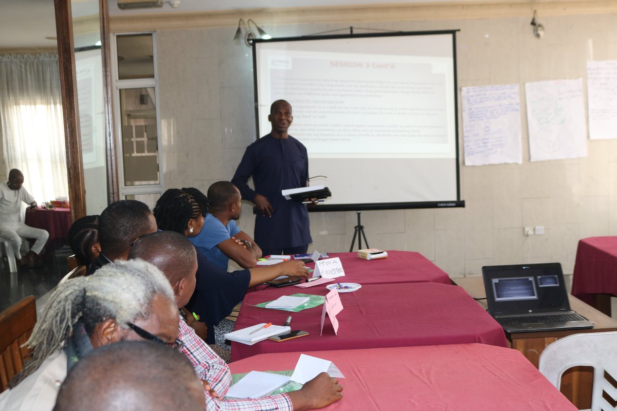 ciepd_NGO's tweet photo. The Program Manger @DavidUdofia18 of @PINDFoundation our funder said "As CSN Members, Neutrality is key in pursuing Non Violent Elections"
-CSN Training
#NigeriaDecides2023
#peacefulElection
#ciepd
#pindfoundation
#ViolenceFreeElection
#NoToElectoralViolence
#IAmAPeacActor https://t.co/owa2laWEcl