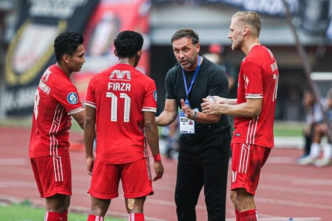 Jakartainsd's tweet photo. @Persija_Jkt emang belum cocok jadi salah satu tittle contender musim ini. Banyak yang harus dibenahi, butuh waktu untuk pemain aplikasiin apa yang pelatih mau secara konsisten. 

So, nikmatin aja sisa pertandingan musim ini tanpa ekspektasi tinggi. 

In Thomas We Trust! 🔴 https://t.co/tsvOVoGopW