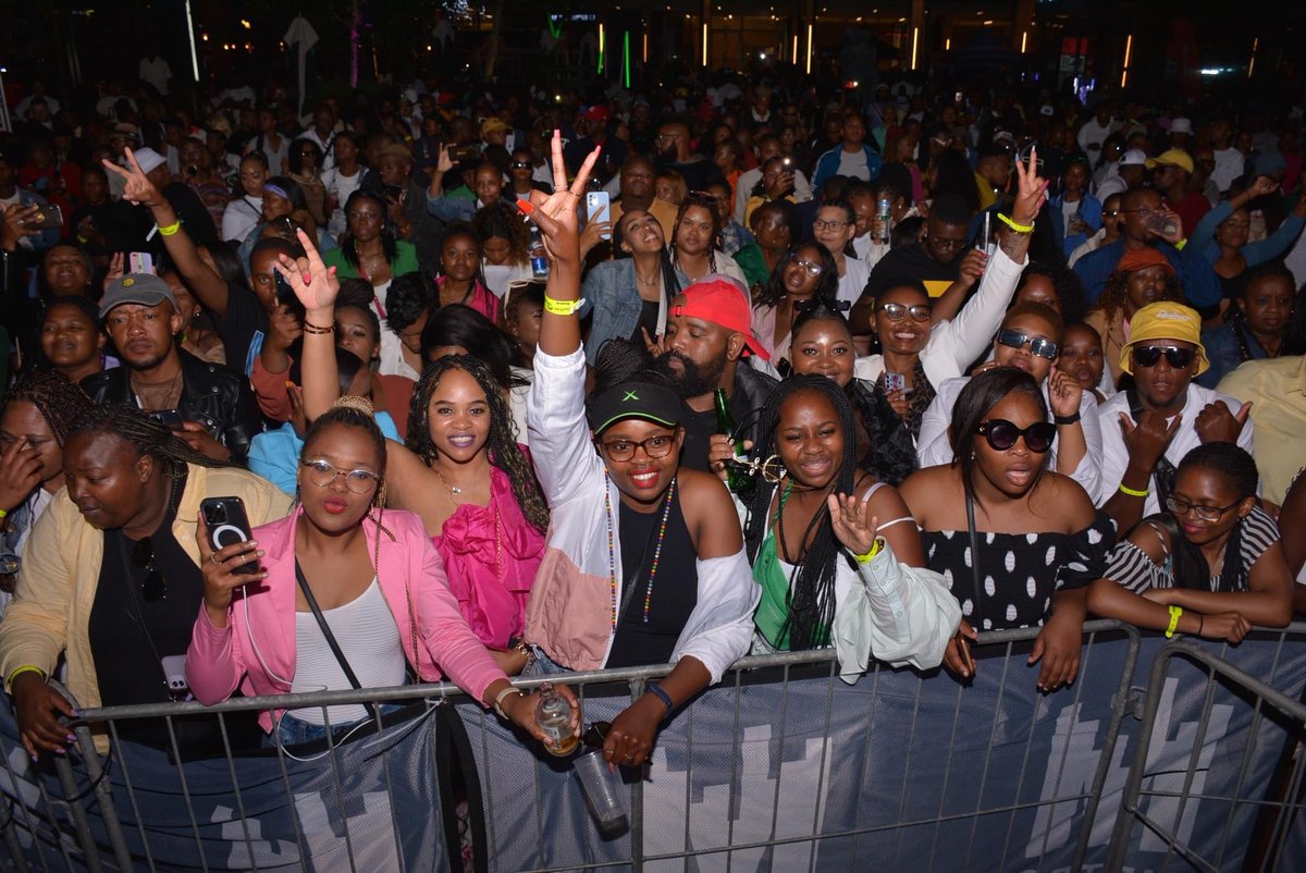 #tbt #metrofmheatwavecpt for more pics check out Topnotch Entertainment Facebook page

#metrofmheatwave 
#nye