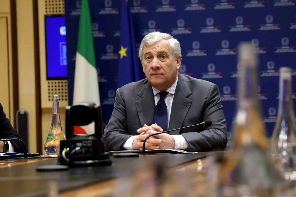 Antonio_Tajani's tweet photo. Dall'Unità di Crisi del Ministero degli Esteri ho ringraziato le squadre italiane a lavoro in #Turchia per l'emergenza umanitaria provocata dal terremoto. Il #SistemaItalia è in prima linea per portare aiuto e soccorso. https://t.co/c5vUqrvr35