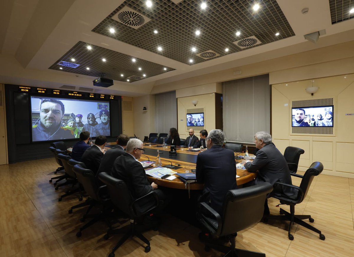 Antonio_Tajani's tweet photo. Dall'Unità di Crisi del Ministero degli Esteri ho ringraziato le squadre italiane a lavoro in #Turchia per l'emergenza umanitaria provocata dal terremoto. Il #SistemaItalia è in prima linea per portare aiuto e soccorso. https://t.co/c5vUqrvr35