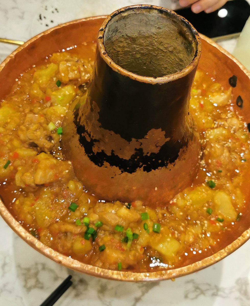 LetChinese's tweet photo. Yummm……Guess what?
Casserole chicken of Yunnan style.
Only chicken and potatoes. It seems nothing special, but they are really delicious🥳
This is true of many Yunnan cuisines. It looks simple, but it hides profound cooking wisdom. #Foodie #Yunnan #chicken #dinner https://t.co/M1u6nc4TyT