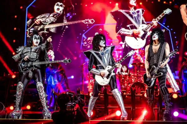 🎶 Vai ao show em Brasília e ainda não sabe por que os integrantes do Kiss usam maquiagem? Descubra

A maquiagem da banda de rock chama muita atenção do público. O Kiss se apresenta em Brasília, no Metrópoles Music, em 18 de abril

Leia: bit.ly/3ItqPcj