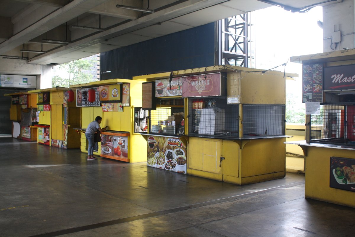 grinningwriter's tweet image. This has been bothering me lately pero anyone knew what happened to the food stalls at every #MRT3 stations?