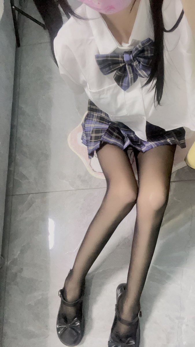 xiaomi0506's tweet photo. 袜子破了 有人买嘛 https://t.co/8eEIddDAXY
