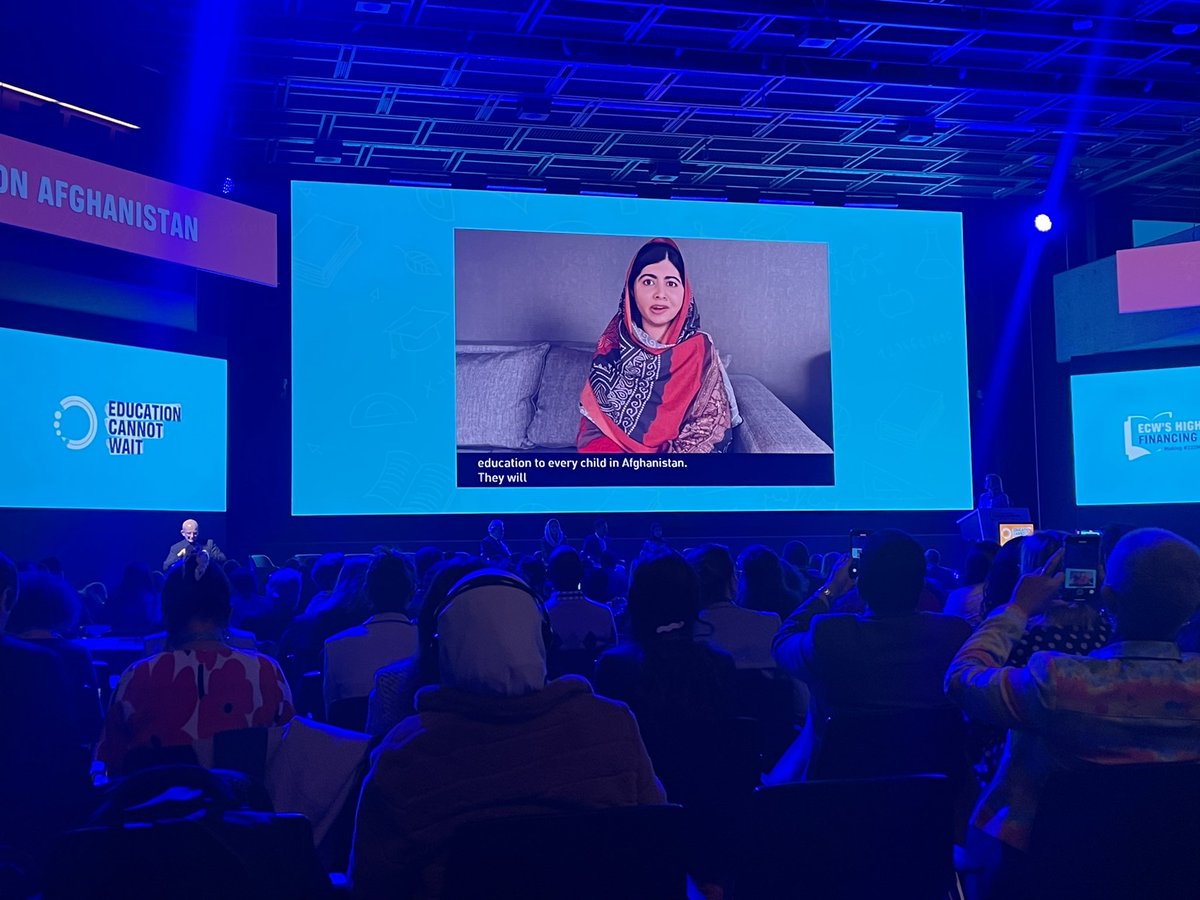 Adrian Förster tweet media